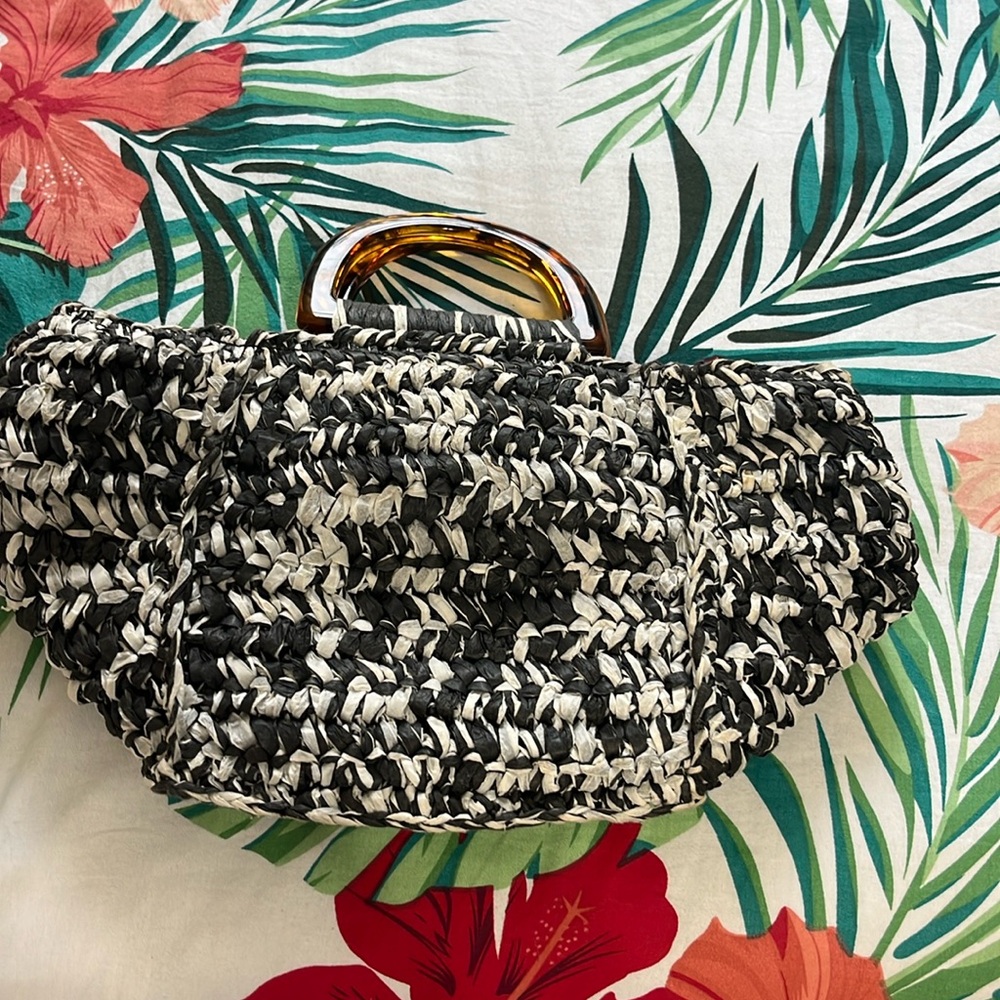 Banana Republic vacation straw handbag w/strap